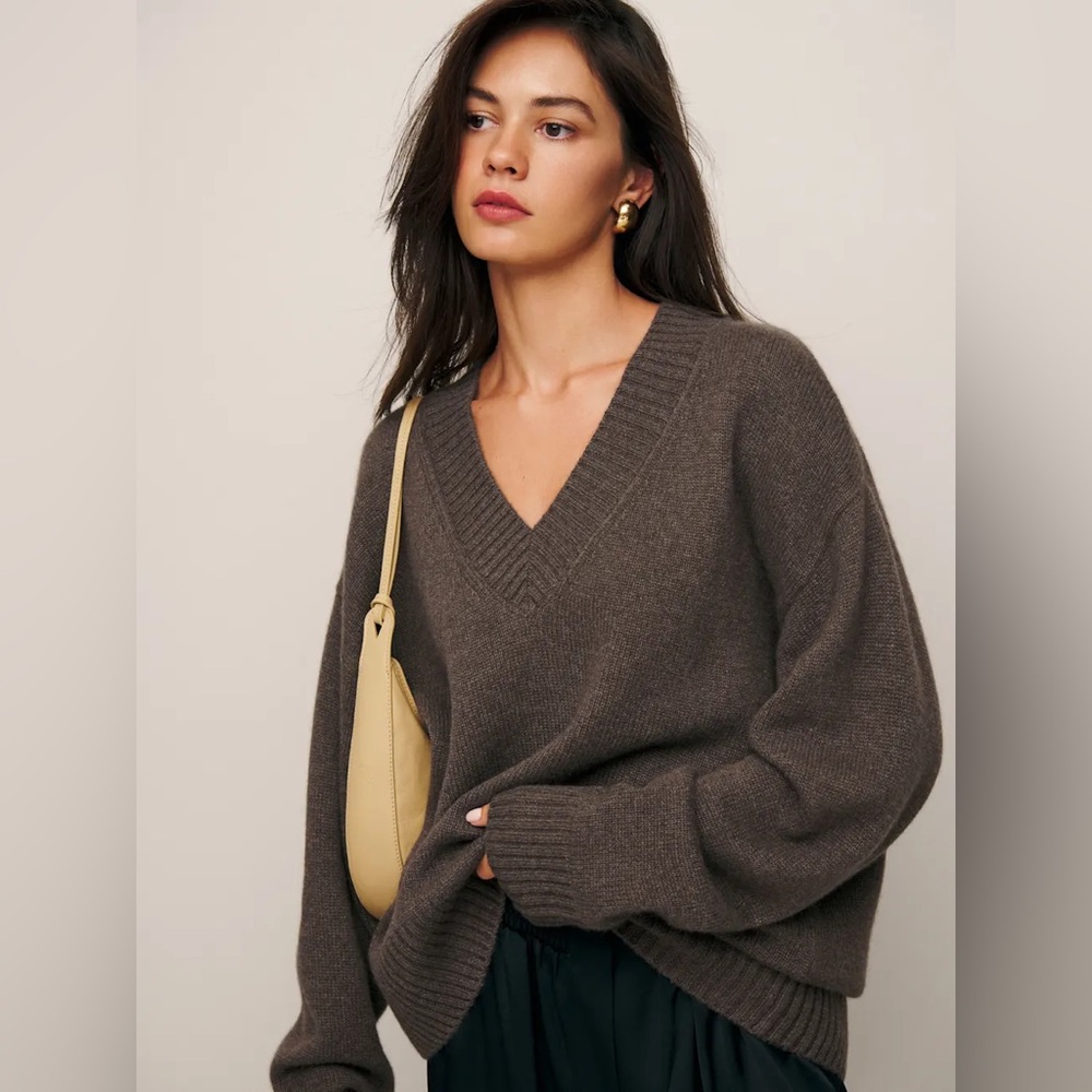 NWOT Reformation Jadey 100% Cashmere Oversized V-neck Sweater in Dachshund